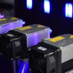 Hvordan kan jeg sikre mig, at min krydslinjelaser er stødsikker?